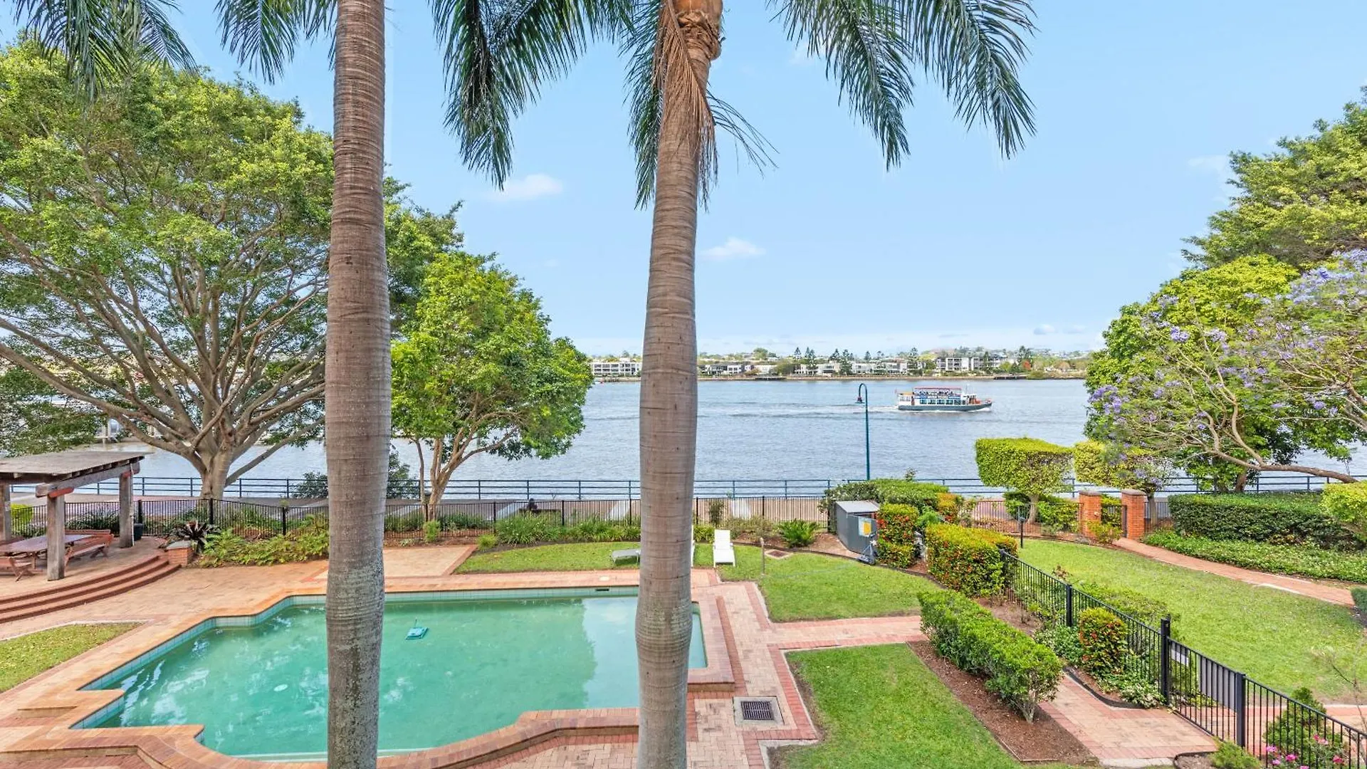 Riverfront Woolstore Apt With Car Park, Pool And Ac بريزبين أستراليا