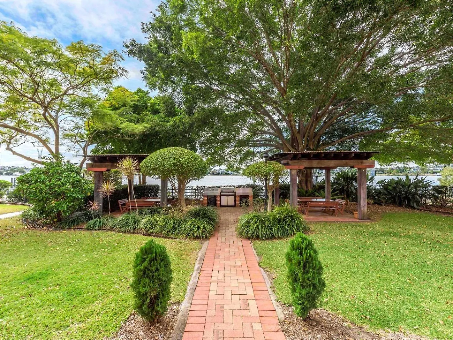 Riverfront Woolstore Apt With Car Park, Pool And Ac Brisbane 0*,