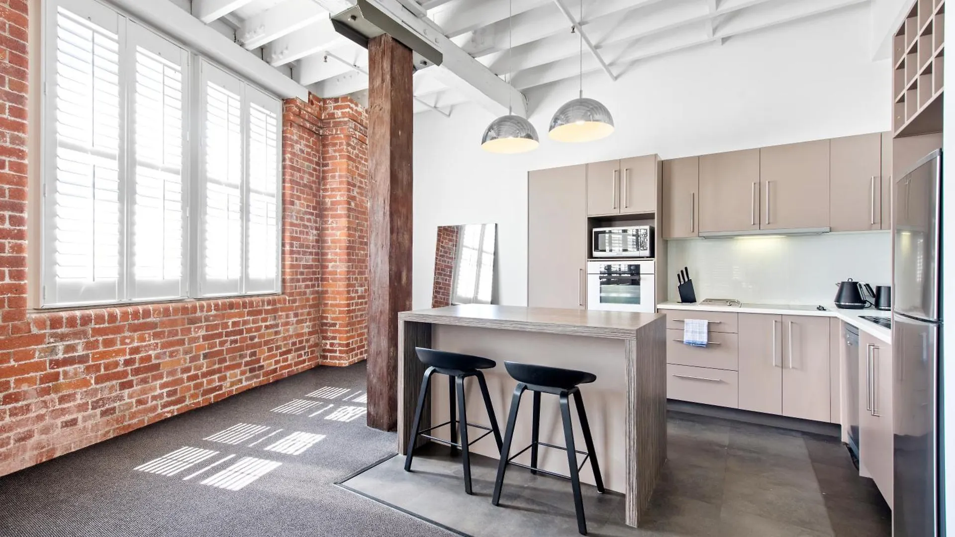Riverfront Woolstore Apt With Car Park, Pool And Ac Brisbane 0*,  Avustralya