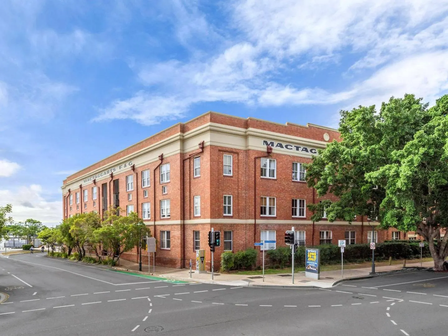 Riverfront Woolstore Apt With Car Park, Pool And Ac Brisbane Daire